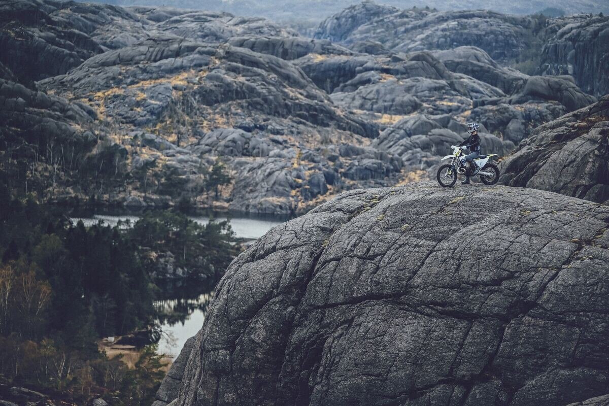 Husqvarna Enduro 2024: benvenuta, rivoluzione! [VIDEO]